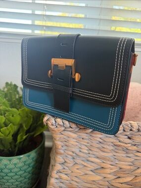 Crossbody, needs straps. Purchased in Europe.  Love this bag. So classy